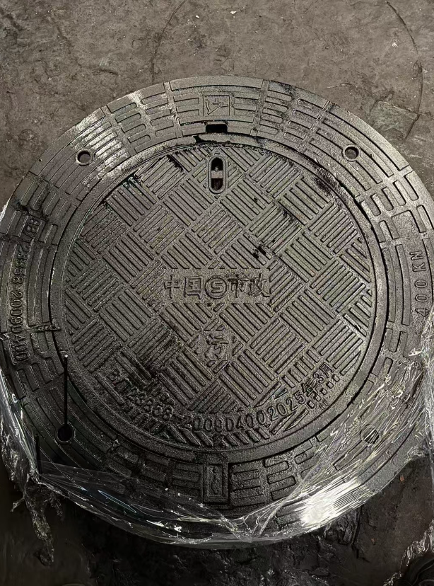 东兰球墨铸铁防沉降井盖展示